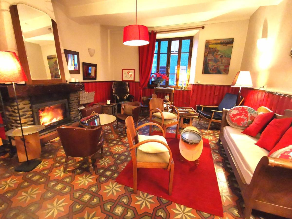 Logis Hotel Restaurant La Barguillere Saint-Pierre-de-Rivière Esterno foto