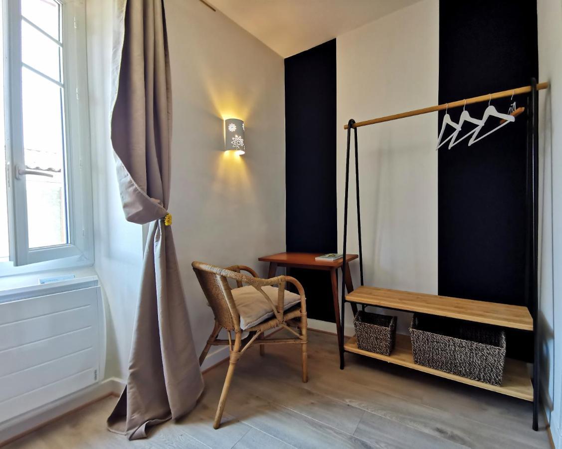 Logis Hotel Restaurant La Barguillere Saint-Pierre-de-Rivière Esterno foto