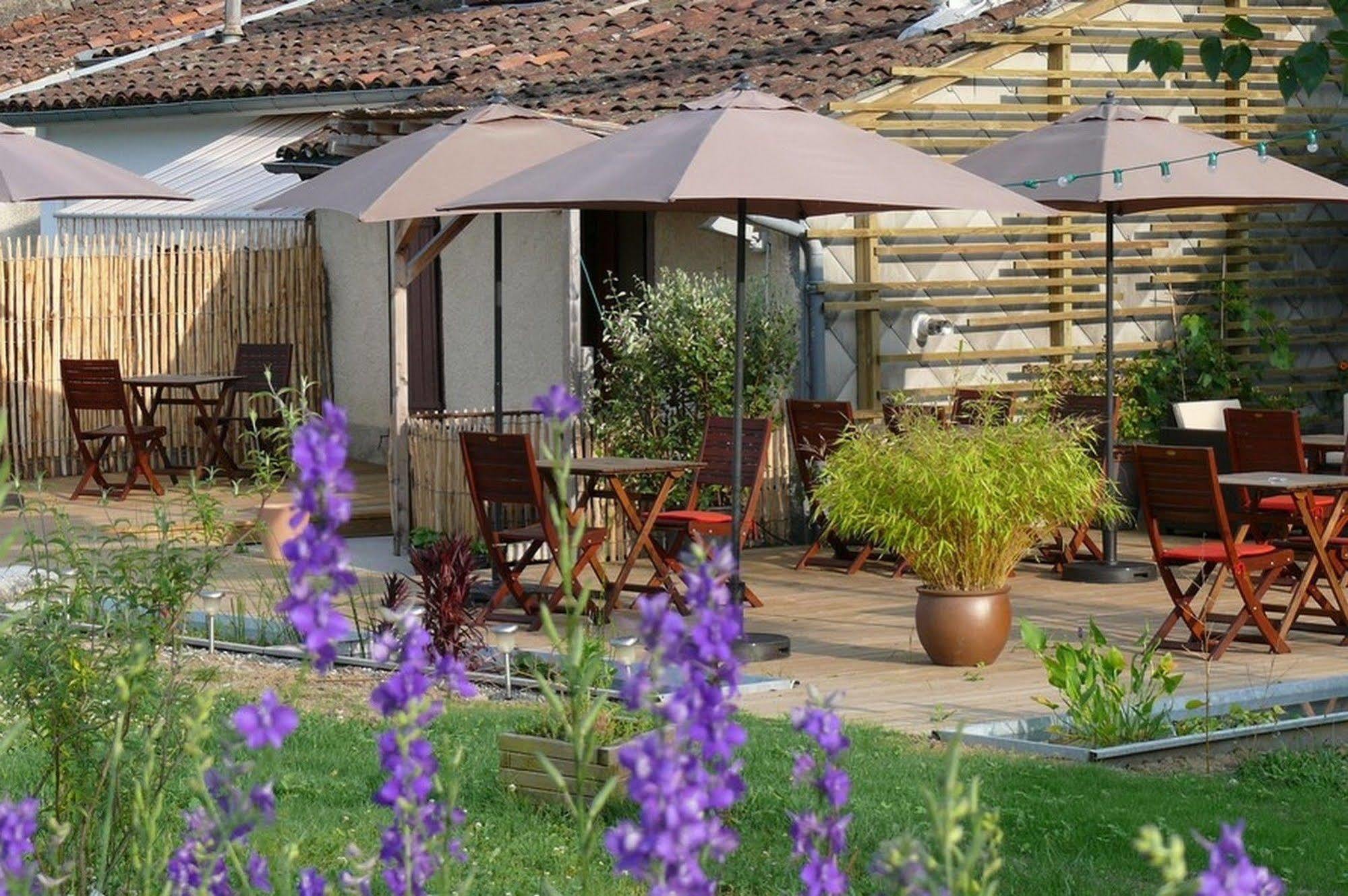 Logis Hotel Restaurant La Barguillere Saint-Pierre-de-Rivière Esterno foto