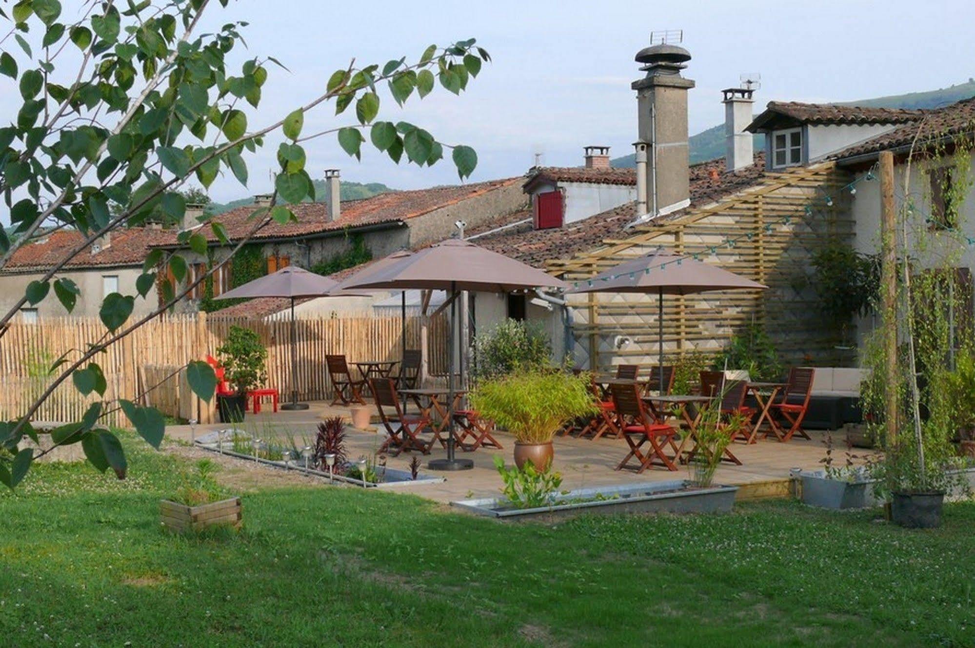 Logis Hotel Restaurant La Barguillere Saint-Pierre-de-Rivière Esterno foto