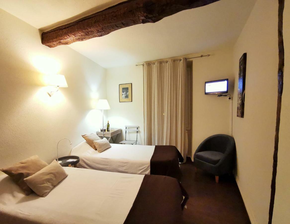 Logis Hotel Restaurant La Barguillere Saint-Pierre-de-Rivière Esterno foto